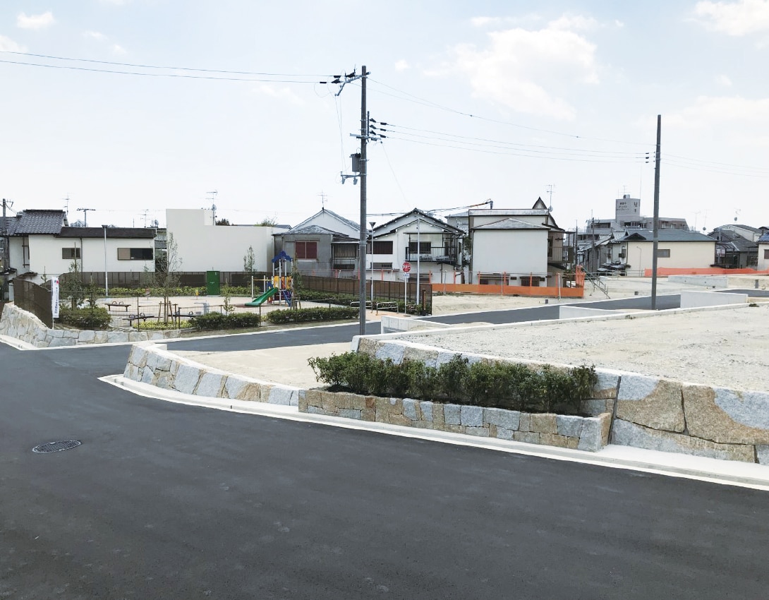 暮らしをイメージし、街並みに調和した分譲を実現